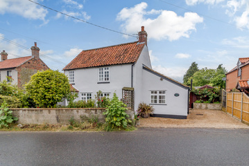 Property Photo: Hollyhedge Cottage
