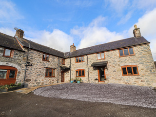 Property Photo: Maestyddyn Farm House