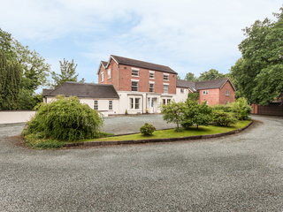 Property Photo: Rosehill Manor