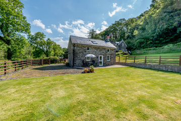 Property Photo: Cwmdu Cottage