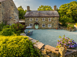 Property Photo: Llwyn Cottage