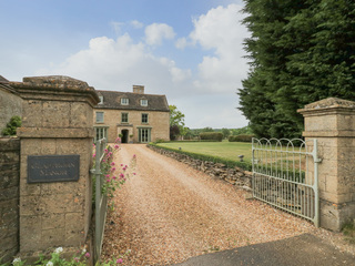 Property Photo: Glapthorn Manor