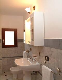 Property Photo: Bathroom