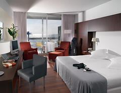 Property Photo: Le Meridien Ra Beach Hotel & Spa bedroom