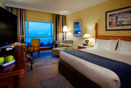 Property Photo: Sheraton Jumeirah Beach Resort & Towers bedroom